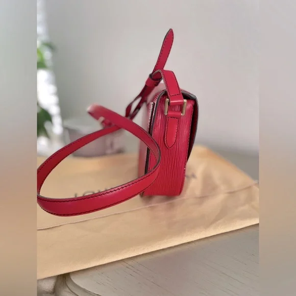 Louis Vuitton Epi St. Cloud PM - Picture 10 of 16